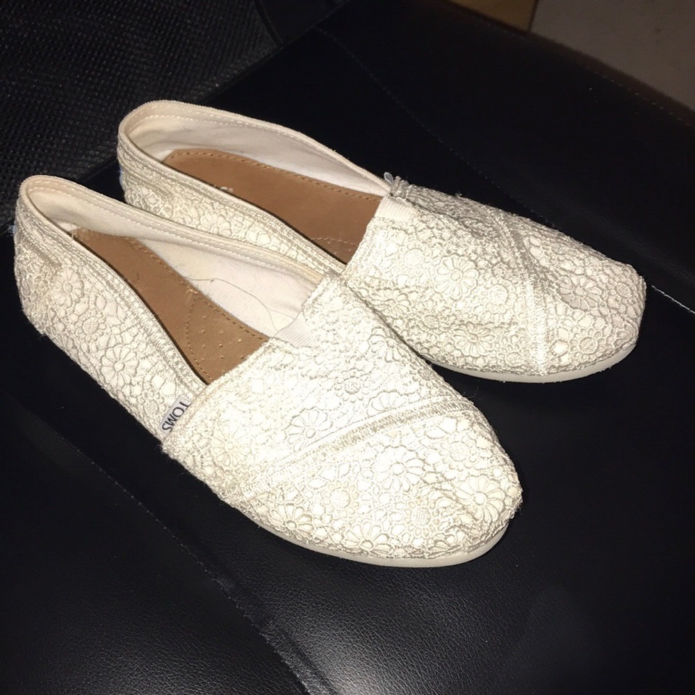 White lace Toms